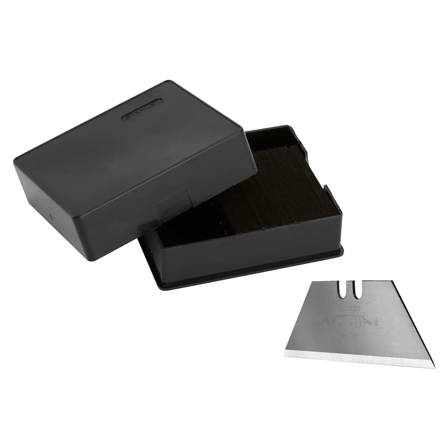 Cuchillas para cuchillo universal STANLEY 11-921 en caja negra, una hoja visible, fotografía de producto, vista angular.