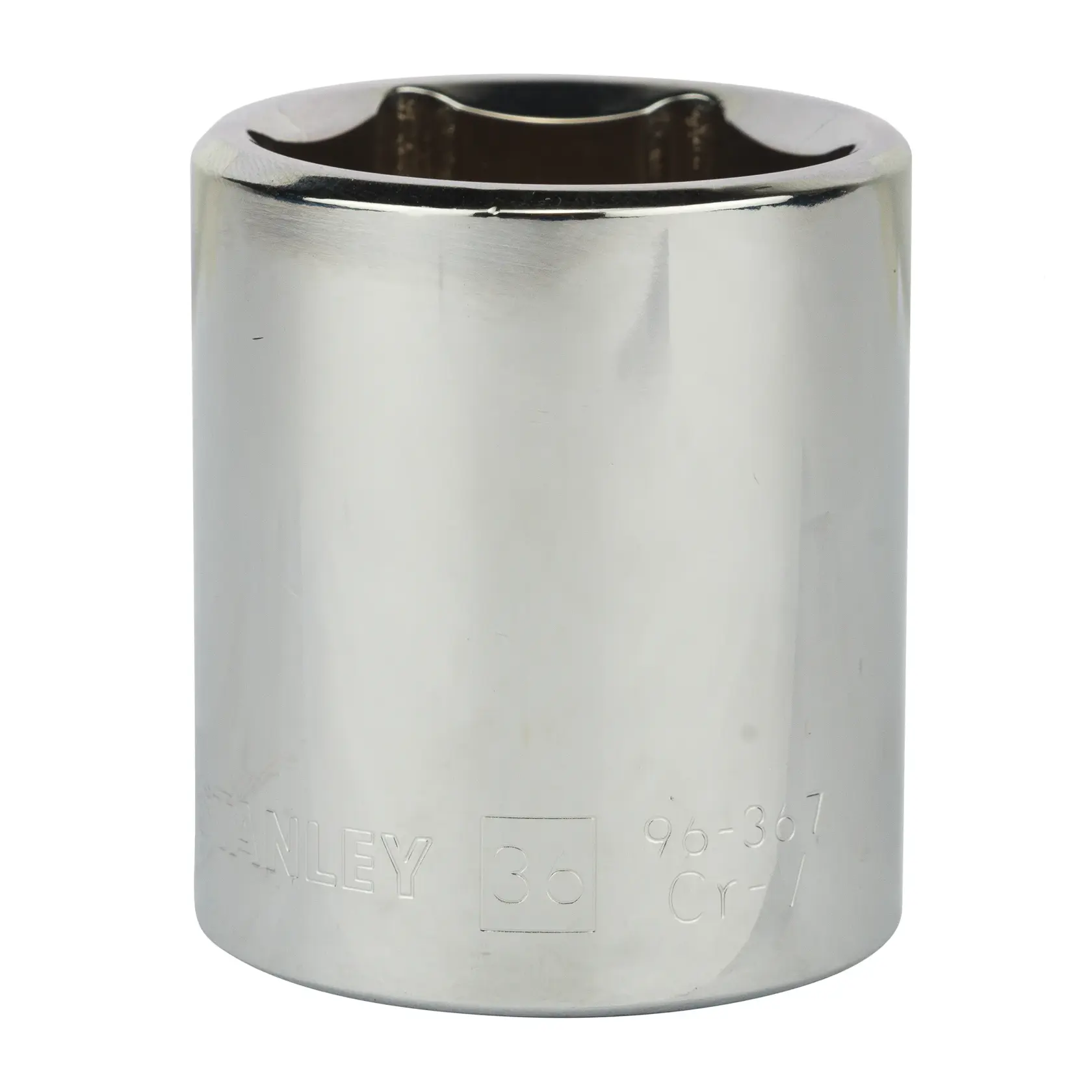 Stanley 4-86-536 casquillo cromado, fotografía de producto en fondo blanco, ángulo frontal, accesorio de herramienta.