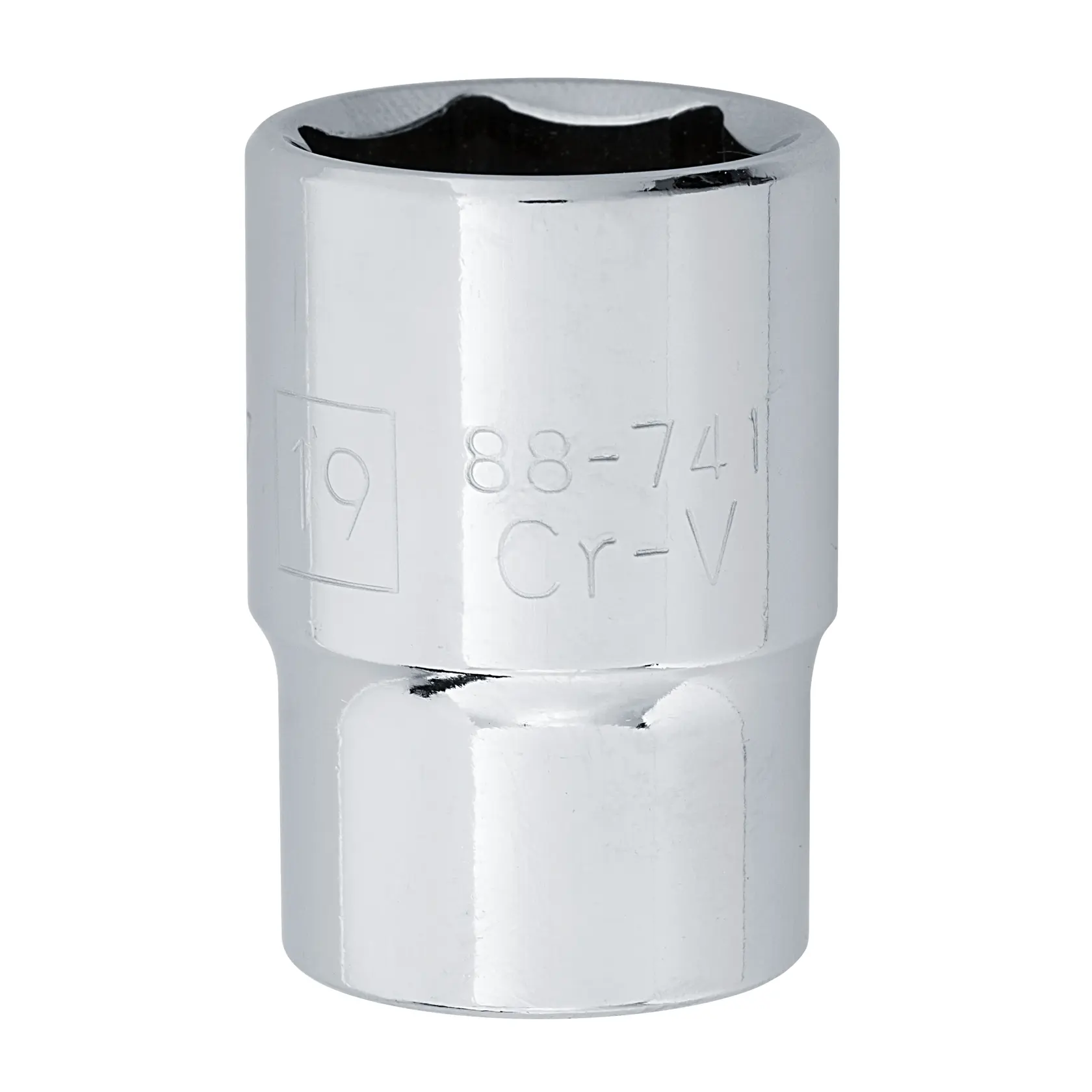 STANLEY 4-88-745 dado cromado de 19 mm, mostrado de pie sobre fondo blanco, accesorio de herramienta.