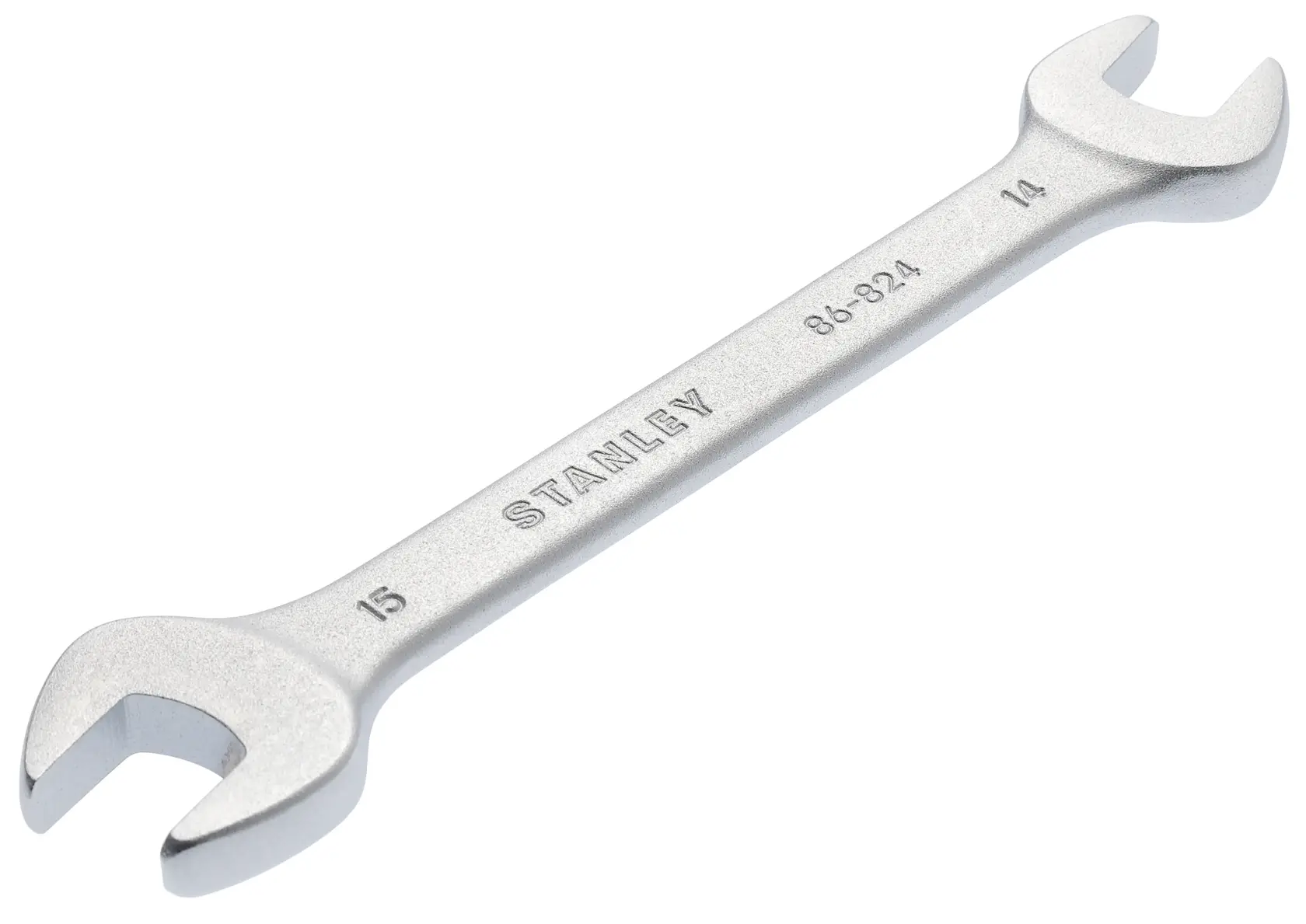 Llave de boca STANLEY 86-824 plateada, con extremos de 15mm y 14mm, producto en ángulo sobre fondo blanco.