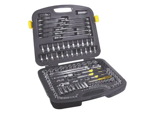 Maletín negro Stanley con brocas y puntas organizadas en su interior de forma ordenada.